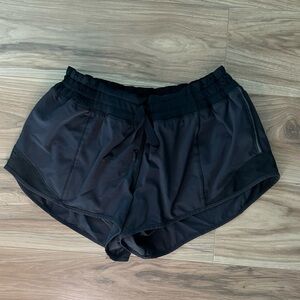 Lululemon Black Hotty Hot Short in Swift fabric